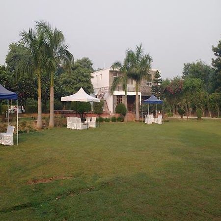 Club Awara Holiday Resort Manesar Eksteriør bilde
